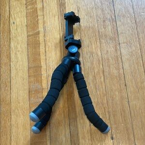 Flexible Black Tripod for Cameras and Smartphones